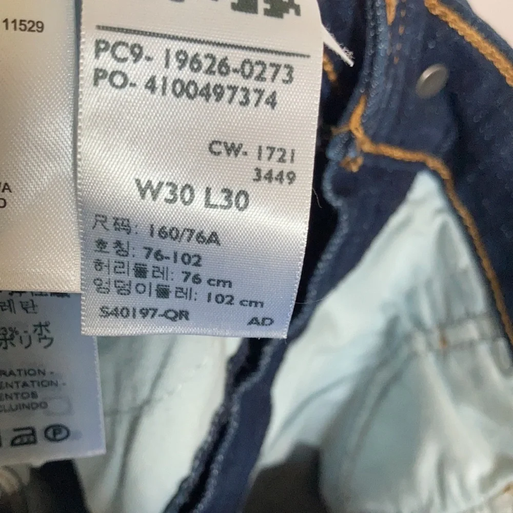 Levi’s 311 shaping skinny distressed jean with stretch size 30